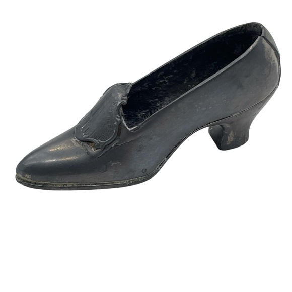 Vintage Metal Shoe Pincushion Jennings Brothers Empire State Building Souvenir - Picture 1 of 13